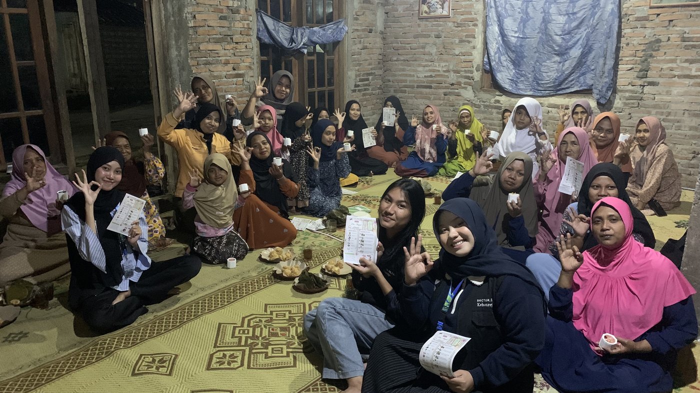 Pelatihan pembuatan lilin dari minyak jelantah