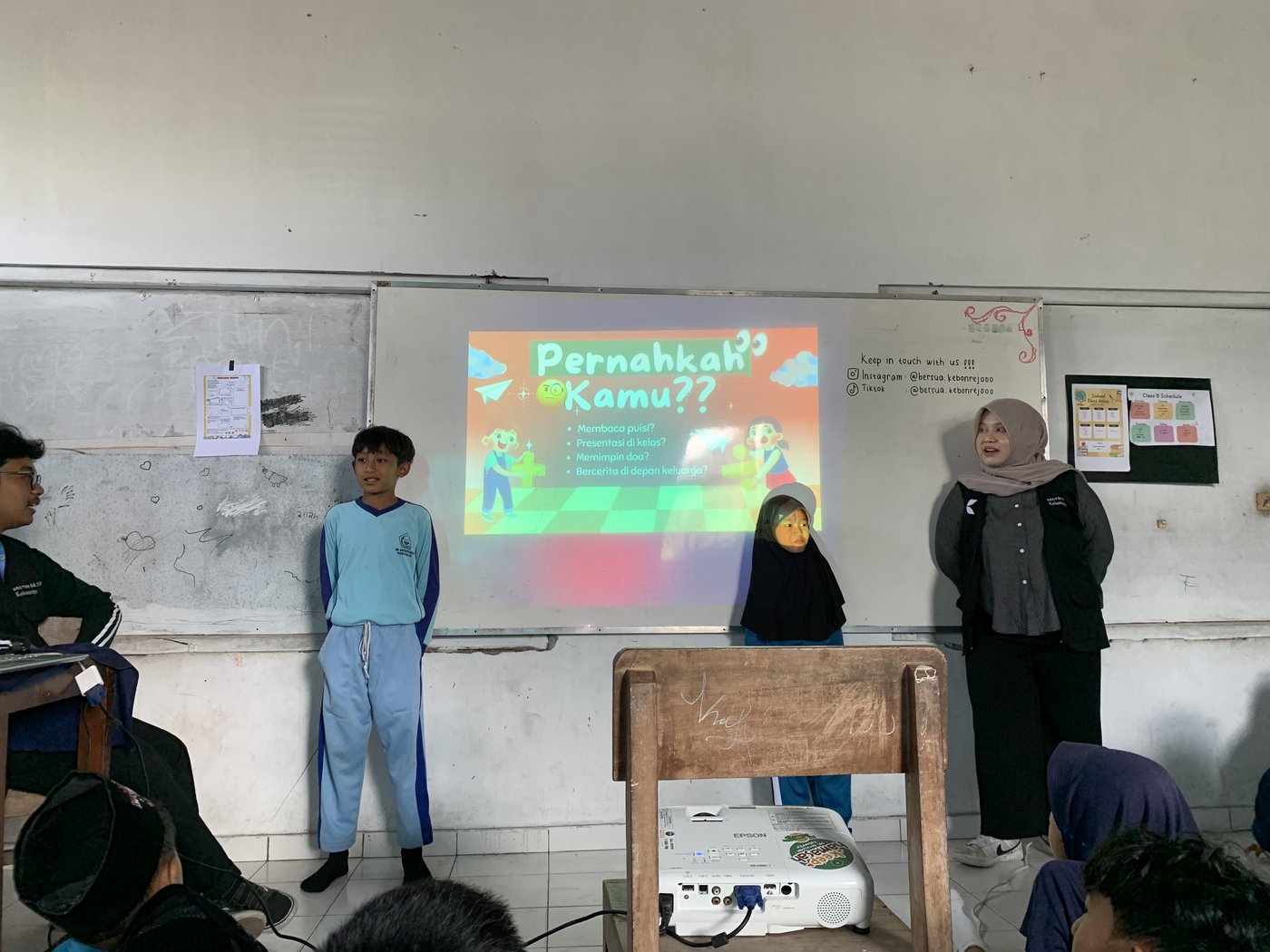 Pelatihan public speaking anak SD oleh mahasiswa KKN